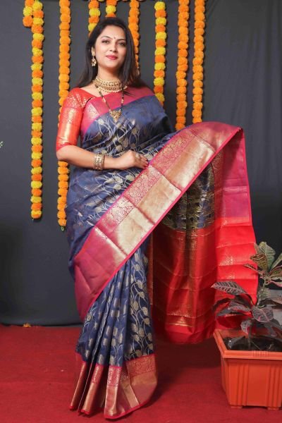 Elegant Kanjivaram Silk Saree with Rich Pallu   Unstitched Blouse Piece Daily Deals