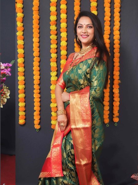 Elegant Kanjivaram Silk Saree with Rich Pallu   Unstitched Blouse Piece Kanjivaram Sarees