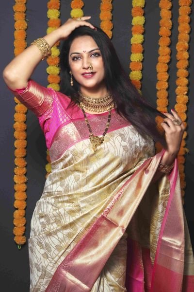 Elegant Kanjivaram Silk Saree with Rich Pallu with Unstitched Blouse Piece Kanjivaram Sarees