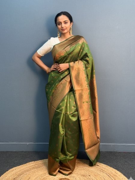 Elegant Patola Print Jacquard Woven Cotton Silk Saree with Zari Butta Work