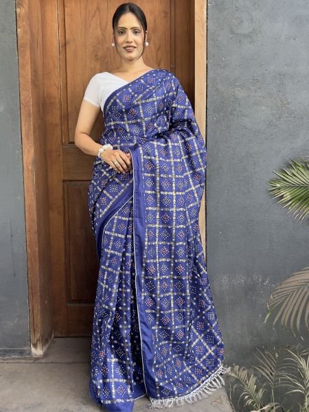 Floral Print Bandhani Silk Blend Saree with Unstitched Blouse Piece Printed Sarees