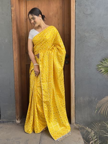 Floral Print Bandhani Silk Blend Saree with Unstitched Blouse Piece Printed Sarees