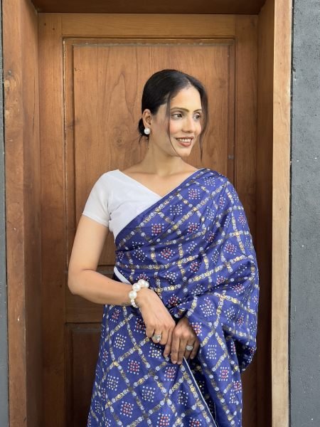 Floral Print Bandhani Silk Blend Saree with Unstitched Blouse Piece Printed Sarees