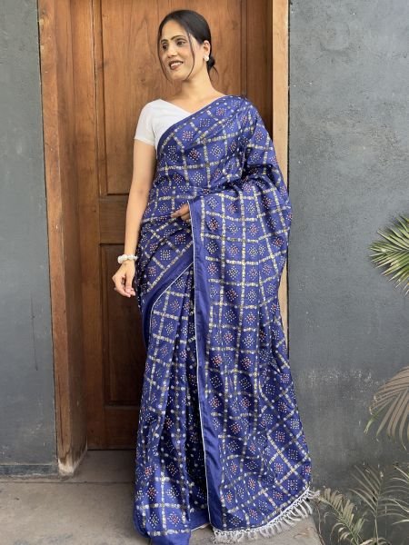 Floral Print Bandhani Silk Blend Saree with Unstitched Blouse Piece Printed Sarees