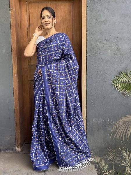 Floral Print Bandhani Silk Blend Saree with Unstitched Blouse Piece Printed Sarees