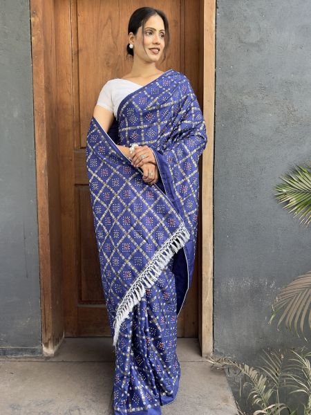 Floral Print Bandhani Silk Blend Saree with Unstitched Blouse Piece Printed Sarees