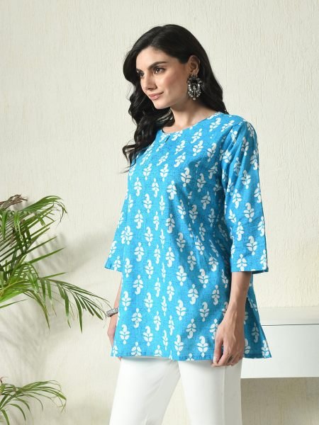 Sky Floral Printed Cotton Blend Top with Keyhole Neck Kurtis & Tunics