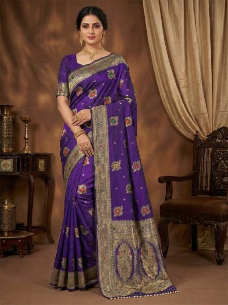 Traditional Dola Silk Saree with Woven Paisley Pallu and Hand Strung Bead Tassels Saree