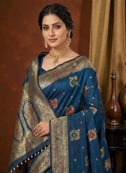 Traditional Dola Silk Saree with Woven Paisley Pallu and Hand Strung Bead Tassels Silk Sarees