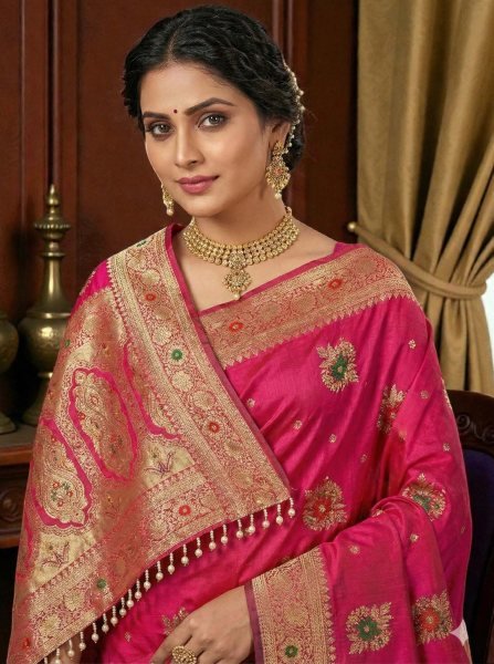 Traditional Dola Silk Saree with Woven Paisley Pallu and Hand Strung Bead Tassels Silk Sarees