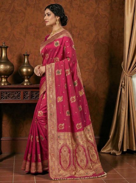 Traditional Dola Silk Saree with Woven Paisley Pallu and Hand Strung Bead Tassels Silk Sarees