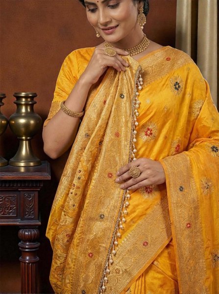 Traditional Dola Silk Saree with Woven Paisley Pallu and Hand Strung Bead Tassels Silk Sarees