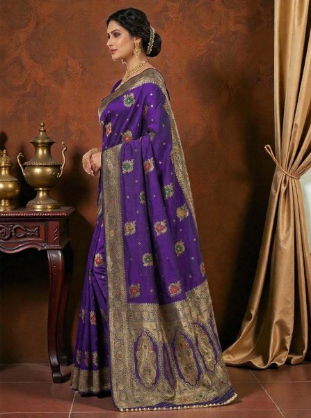 Traditional Dola Silk Saree with Woven Paisley Pallu and Hand Strung Bead Tassels Silk Sarees