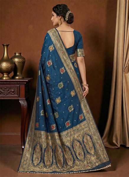 Traditional Dola Silk Saree with Woven Paisley Pallu and Hand Strung Bead Tassels Silk Sarees