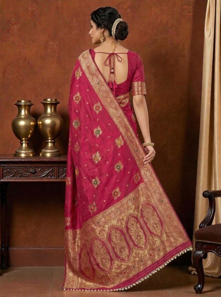 Traditional Dola Silk Saree with Woven Paisley Pallu and Hand Strung Bead Tassels Silk Sarees
