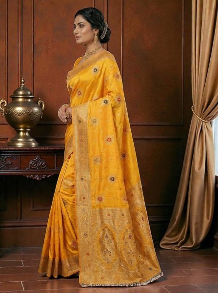 Traditional Dola Silk Saree with Woven Paisley Pallu and Hand Strung Bead Tassels Silk Sarees