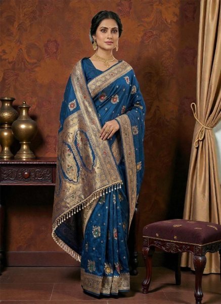 Traditional Dola Silk Saree with Woven Paisley Pallu and Hand Strung Bead Tassels Silk Sarees