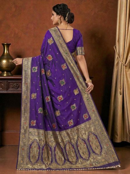Traditional Dola Silk Saree with Woven Paisley Pallu and Hand Strung Bead Tassels Silk Sarees