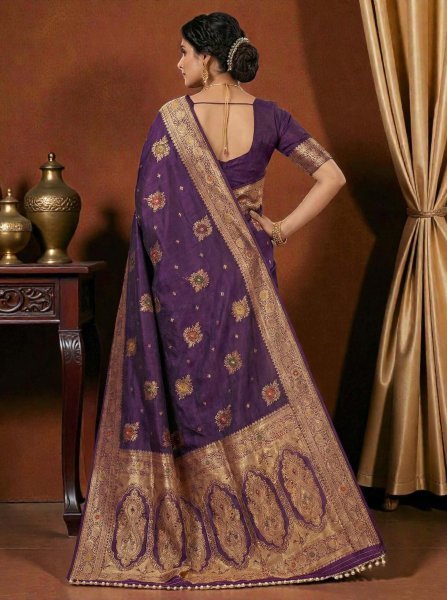 Traditional Dola Silk Saree with Woven Paisley Pallu and Hand Strung Bead Tassels Silk Sarees
