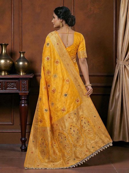 Traditional Dola Silk Saree with Woven Paisley Pallu and Hand Strung Bead Tassels Silk Sarees